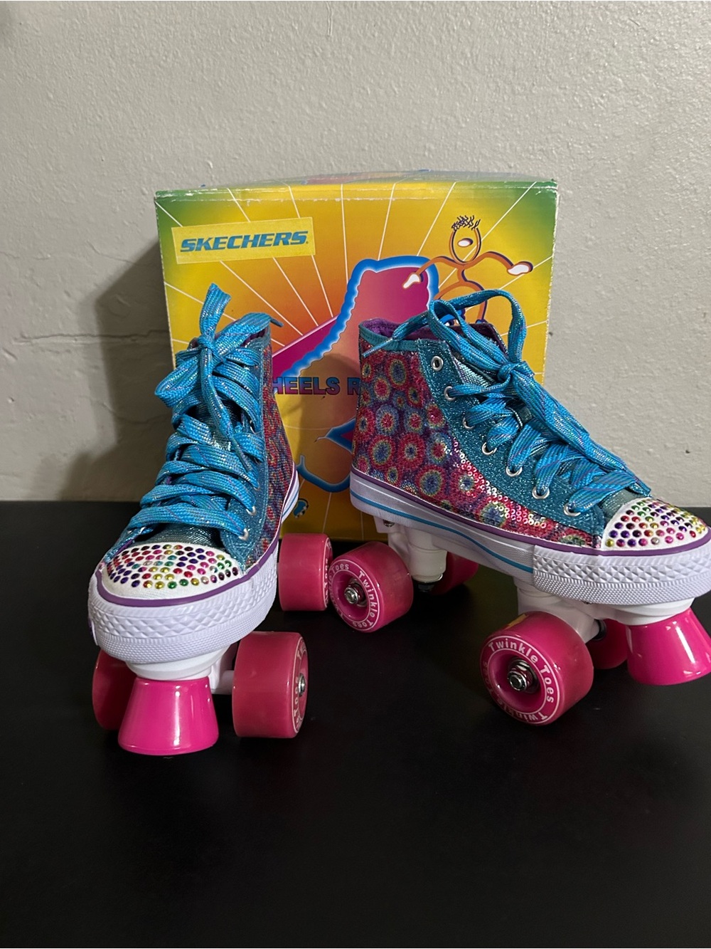 NWT Skechers Turquoise Glitter High-Top Roller Skates with Pink Wheels Size3
